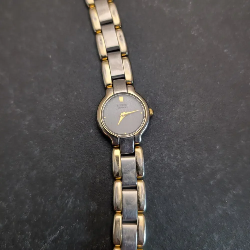 Ladies Citizen Watch Two Tone 5920-S76248 Needs New Battery